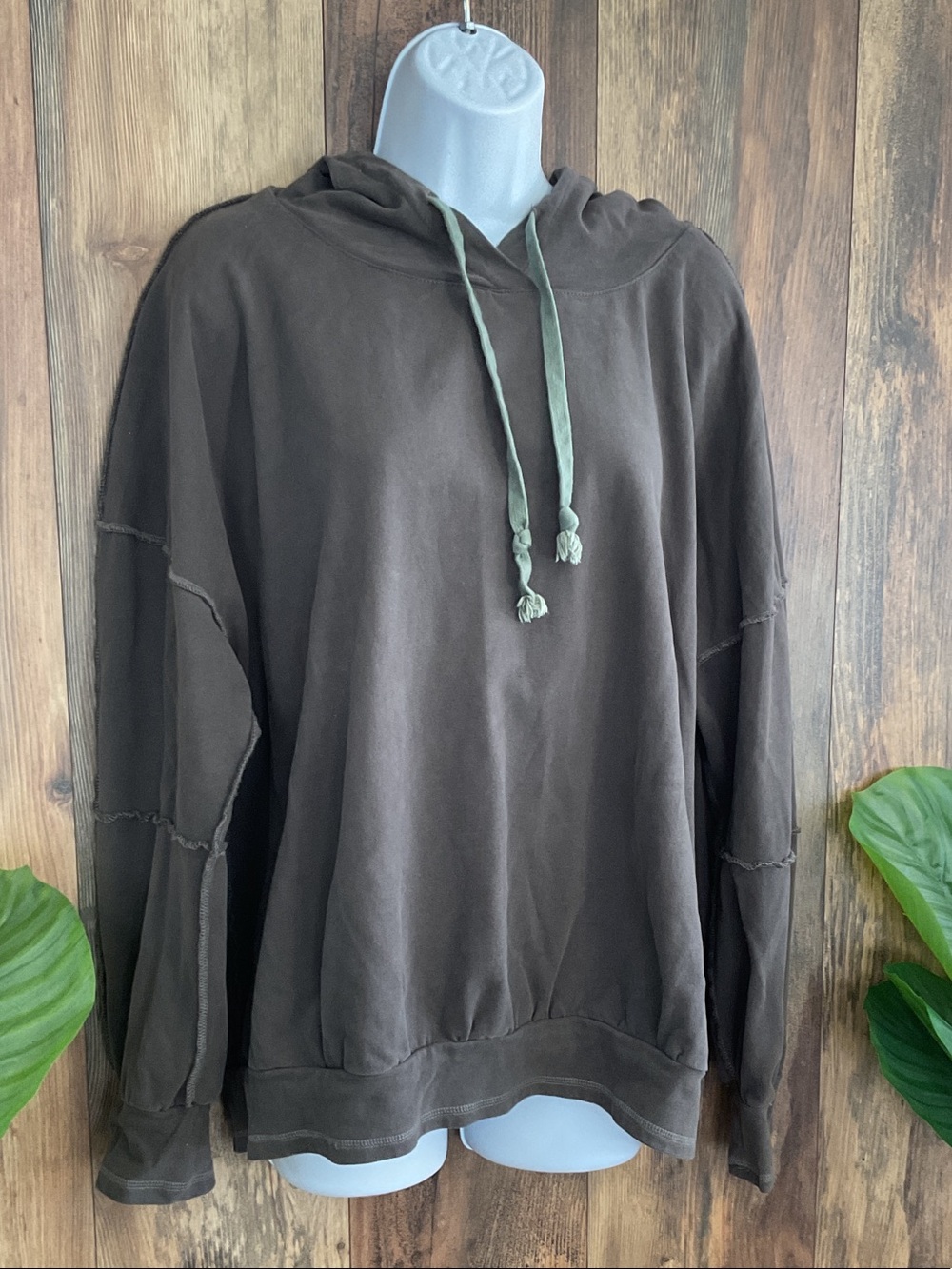 easel Relaxed Hooded Pullover with Contrast Drawstrings L C244